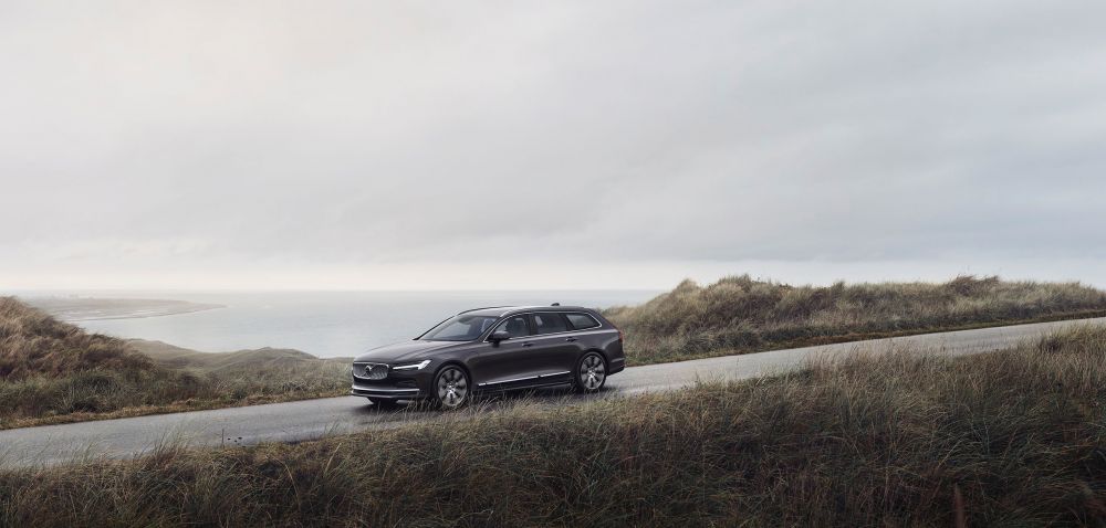 The refreshed Volvo V90 Recharge T8 plug in hybrid in Platinum G