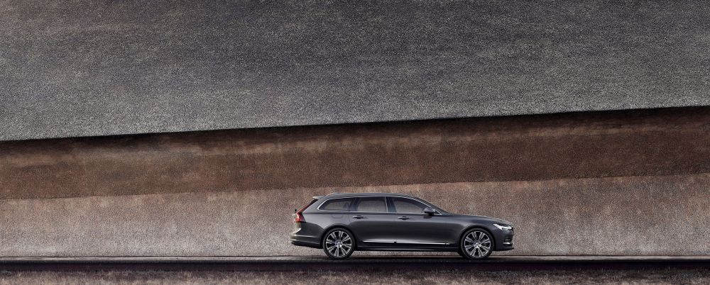 The refreshed Volvo V90 Recharge T8 plug in hybrid in Platinum G